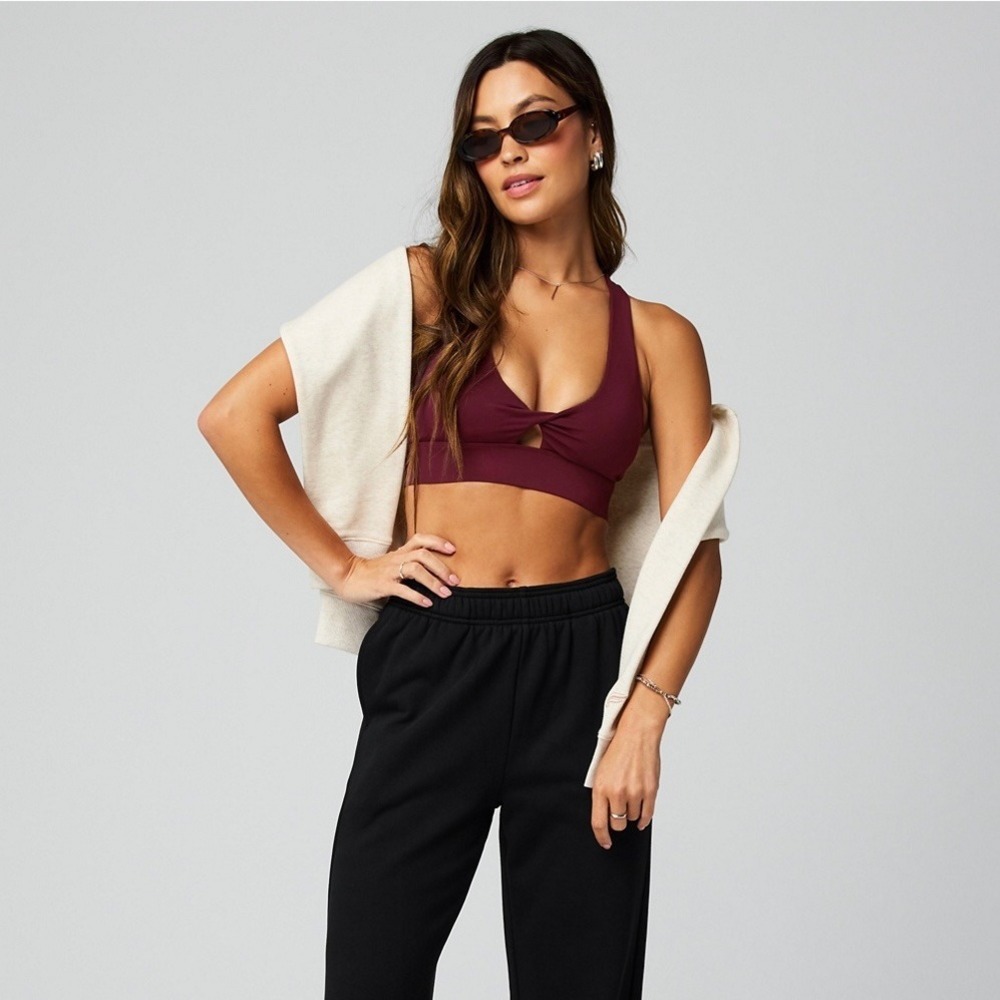 Fabletics Burgundy Twist Front Keyhole Crossback Sports Bra Yoga Fitness Top EUC